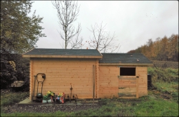 Construction d'un abri en bois